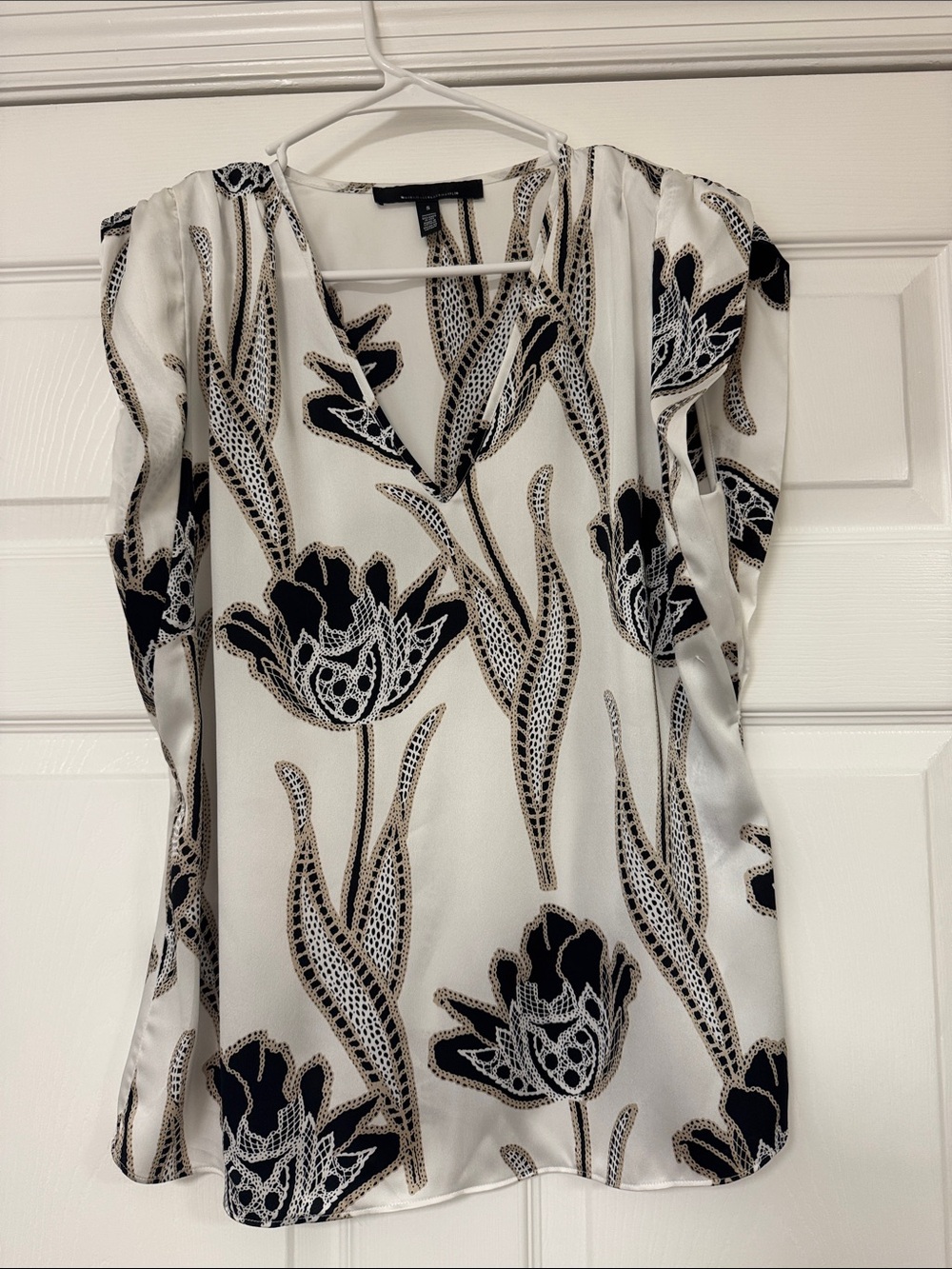 Women's Black & White Floral V-Neck Top
